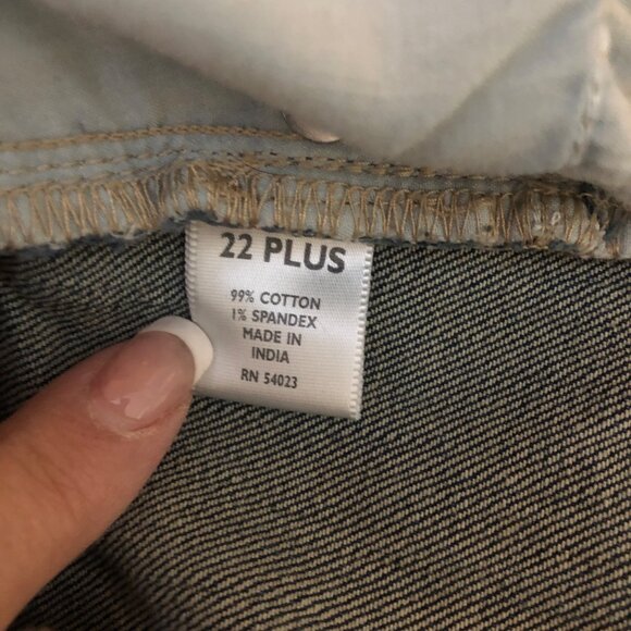 Old Navy Jean Shorts Womens Size 22 Low Rise Waist Stretch Denim - Picture 4 of 7